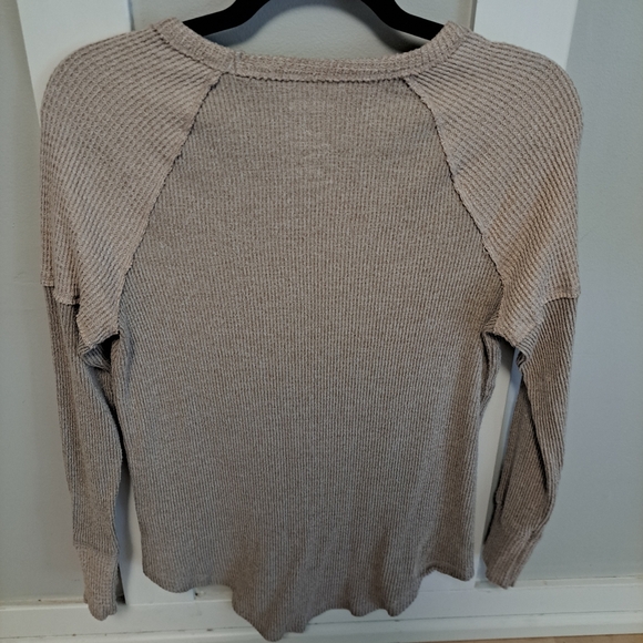 SO Beige Waffle Knit Long Sleeve Top – Women’s Small - Picture 4 of 4